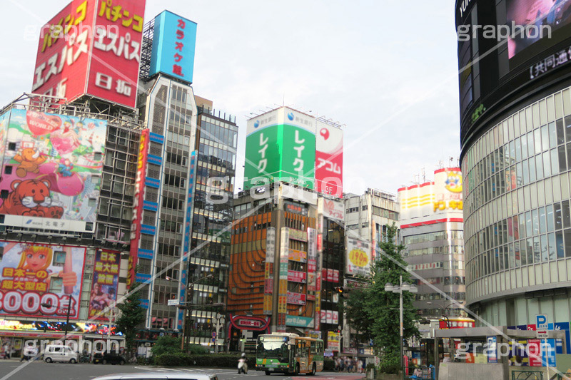 西武新宿駅,駅,正面口,駅ビル,交差点,繁華街,新宿,新宿区,西武鉄道,SS01,歌舞伎町,繫華街,夜の街,夜の町,shinjuku