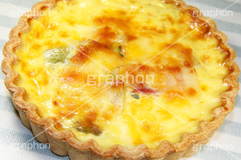 アスパラとベーコンのキッシュ,アスパラ,ベーコン,asparagus,bacon,キッシュ,bake,焼き,パン,たまご,卵,パイ,パイ生地,生地,朝食,ブレックファースト,breakfast,cafe,カフェ,洋食,お洒落,オシャレ,おしゃれ,女子力