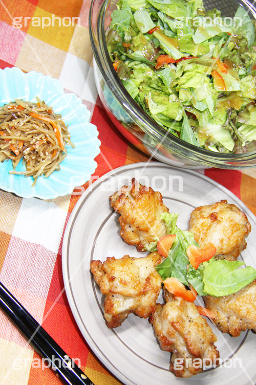 ヘルシー,ディナー,healthy,dinner,チキン,鶏,サラダ,salad,きんぴら,きんぴらごぼう,ごぼう,牛蒡,ゴボウ,夕食,食卓,テーブルセット,炙り,あぶり,献立,おかず,グルメ,惣菜,お惣菜,chicken