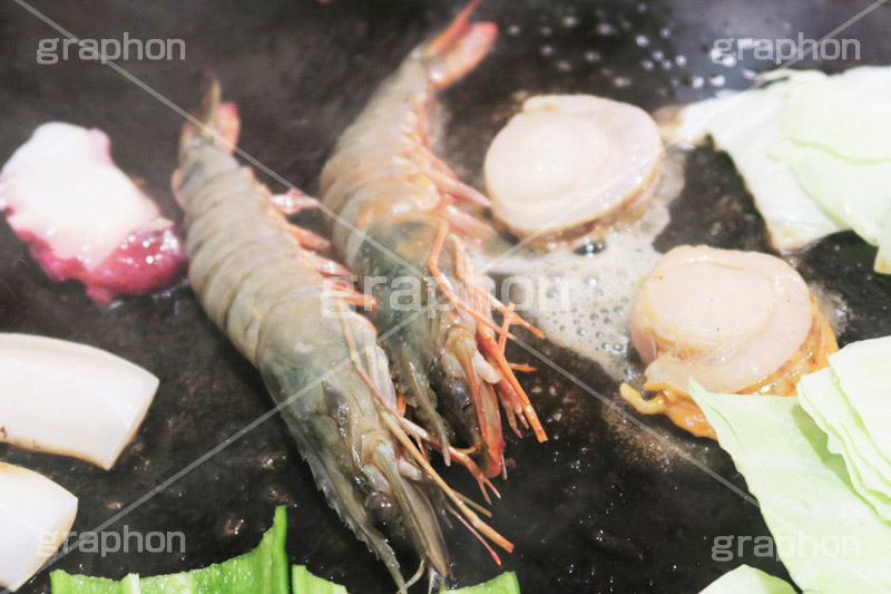 鉄板焼き,鉄板,焼き,バター,butter,seafood,海老,えび,エビ,ほたて,ホタテ,帆立,バター焼き,海鮮,シーフード,湯気熱々,あつあつ,アツアツ,seafood,japan,たこ,タコ,いか,イカ,きゃべつ,キャベツ,ピーマン,つまみ,おつまみ