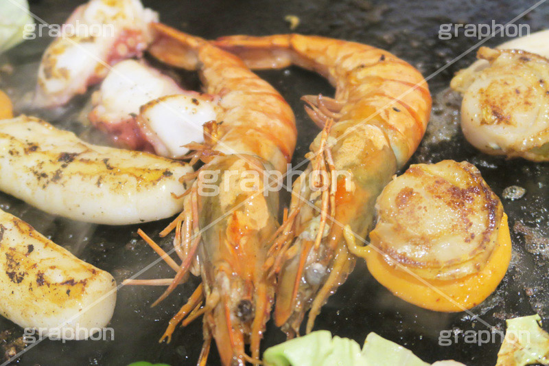 鉄板焼き,鉄板,焼き,バター,butter,seafood,海老,えび,エビ,ほたて,ホタテ,帆立,バター焼き,海鮮,シーフード,湯気熱々,あつあつ,アツアツ,seafood,japan,たこ,タコ,いか,イカ,きゃべつ,キャベツ,ピーマン,ねぎ,ネギ,ニンジン,にんじん,香ばしい,こげ,焦げ,つまみ,おつまみ