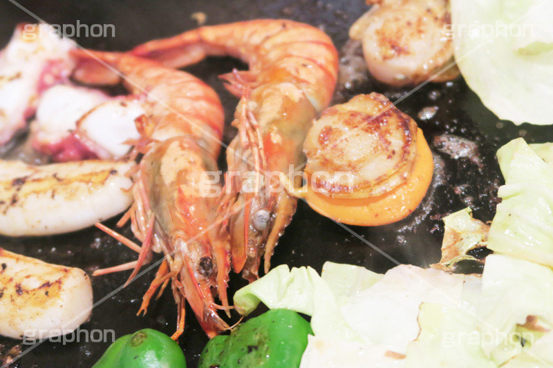 鉄板焼き,鉄板,焼き,バター,butter,seafood,海老,えび,エビ,ほたて,ホタテ,帆立,バター焼き,海鮮,シーフード,湯気熱々,あつあつ,アツアツ,seafood,japan,たこ,タコ,いか,イカ,きゃべつ,キャベツ,ピーマン,ねぎ,ネギ,ニンジン,にんじん,香ばしい,こげ,焦げ,つまみ,おつまみ