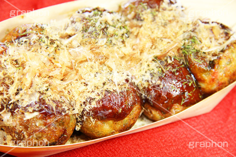 たこ焼き,たこやき,タコヤキ,大阪名物,粉もん,小麦粉,ソウルフード,日本料理,日本食,和食,アツアツ,あつあつ,熱々,カリカリ,たこ,タコ,ソース,青のり,鰹節,かつお節,ファーストフード,ファストフード,japan