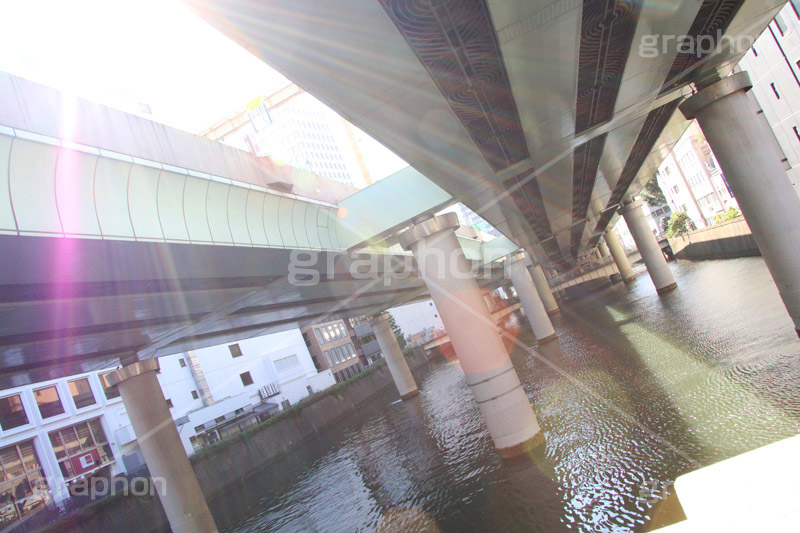日本橋川,日本橋,川,かわ,河川,橋,高架,高架下,中央区,首都高速道路,首都高,首都高速,一級河川,橋脚,river,flare,フレア,逆光,水面