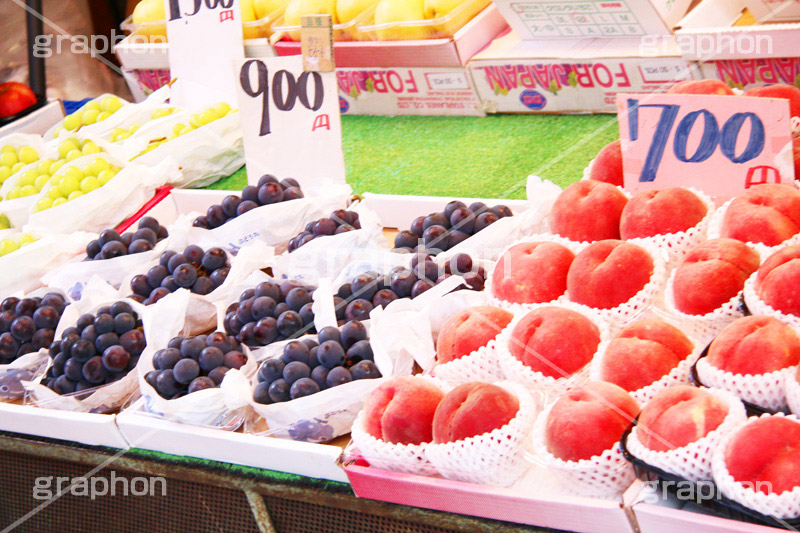 果物屋さん,くだもの,果物,フルーツ,fruit,peach,grape,果実,ぶどう,葡萄,ブドウ,もも,モモ,桃,マスカット,商店街,下町,shopping,ショッピング,買い物