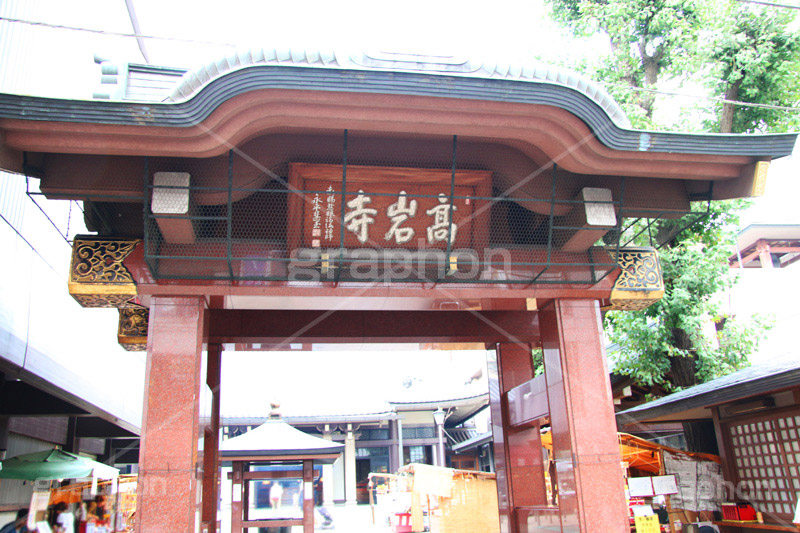 高岩寺,巣鴨,すがも,地蔵,とげぬき地蔵,商店街,巣鴨地蔵通り商店街,豊島区,おばあちゃんの原宿,お年寄り,高齢者,シニア,高齢者,シルバー,入口,入り口,参拝,お参り,寺院,病気,治癒,利益,shopping,ショッピング,買い物,敬老,老人