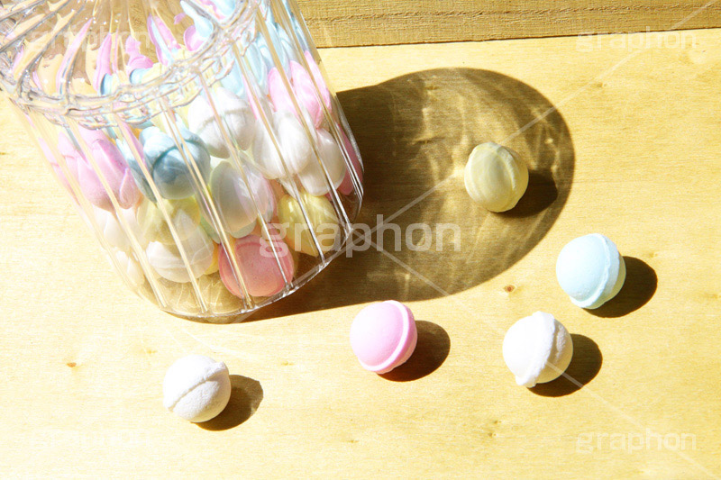 パステルなラムネ玉,パステル,ラムネ,玉,お菓子,菓子,ぽんぽん,カラフル,レインボー,colorful,rainbow,pastel,sweet,cute,スイーツ,かわいい,カワイイ,可愛い,錠菓,駄菓子,駄菓子屋,片栗粉,ブドウ糖,クエン酸,糖,ガーリー,影,shadow,プリ画