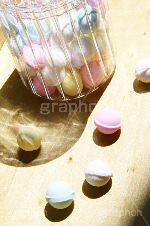 パステルなラムネ玉,パステル,ラムネ,玉,お菓子,菓子,ぽんぽん,カラフル,レインボー,colorful,rainbow,pastel,sweet,cute,スイーツ,かわいい,カワイイ,可愛い,錠菓,駄菓子,駄菓子屋,片栗粉,ブドウ糖,クエン酸,糖,ガーリー,影,shadow,プリ画
