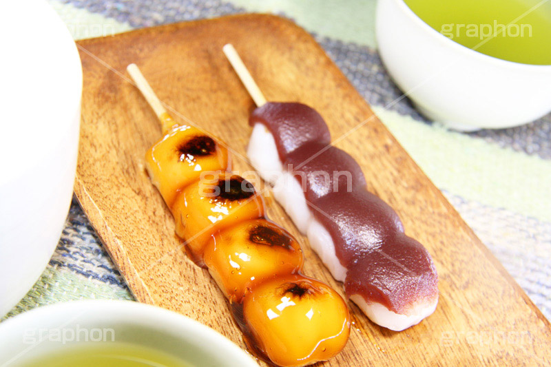 串団子,あんこの串団子,あんこ,餡子,みたらし団子,みたらし,みたらしだんご,だんご,団子,お菓子,菓子,和菓子,お茶請け,スイーツ,和,和風,お茶,緑茶,日本茶,串,くし,デザート,おやつ,甘味,茶会,japan,sweet,dessert