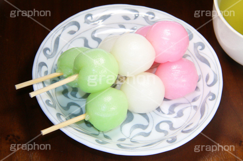 三色団子,三色,串団子,だんご,団子,お菓子,菓子,和菓子,お茶請け,スイーツ,和,和風,串,くし,デザート,おやつ,甘味,花見,お花見,花より団子,春,茶会,sweet,dessert,japan