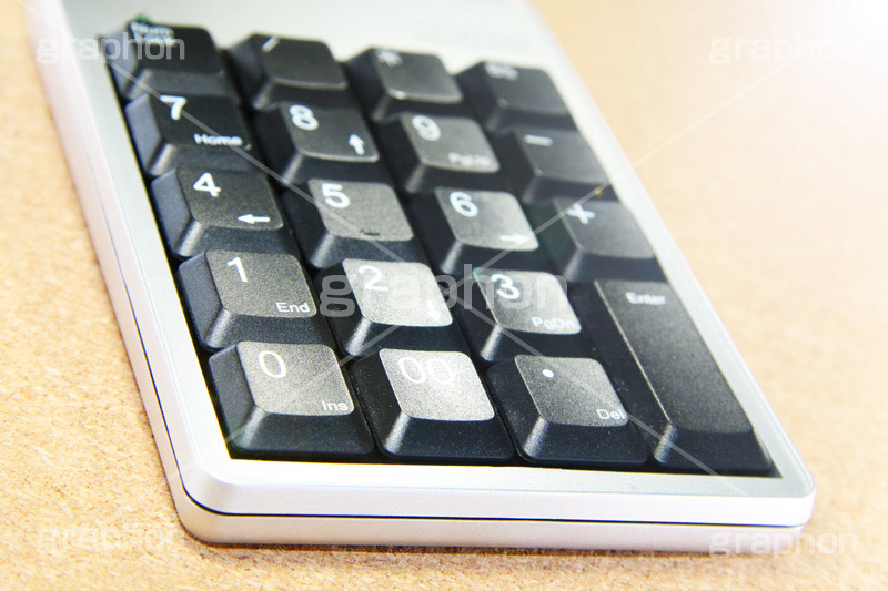 テンキー,キーボード,tenkey,keyboard,押す,パソコン,personal computer,PC,computer,コンピューター,数字,電卓,計算,デジタル,ガジェット,digital,gadget