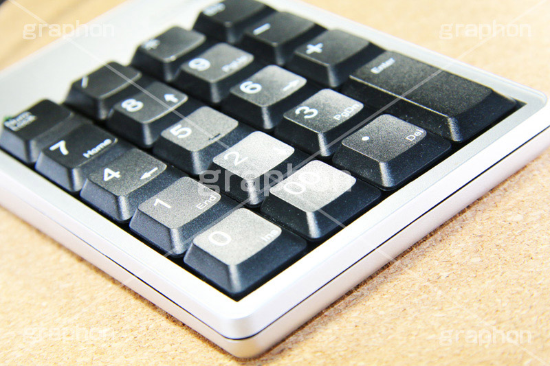 テンキー,キーボード,tenkey,keyboard,押す,パソコン,personal computer,PC,computer,コンピューター,数字,電卓,計算,デジタル,ガジェット,digital,gadget