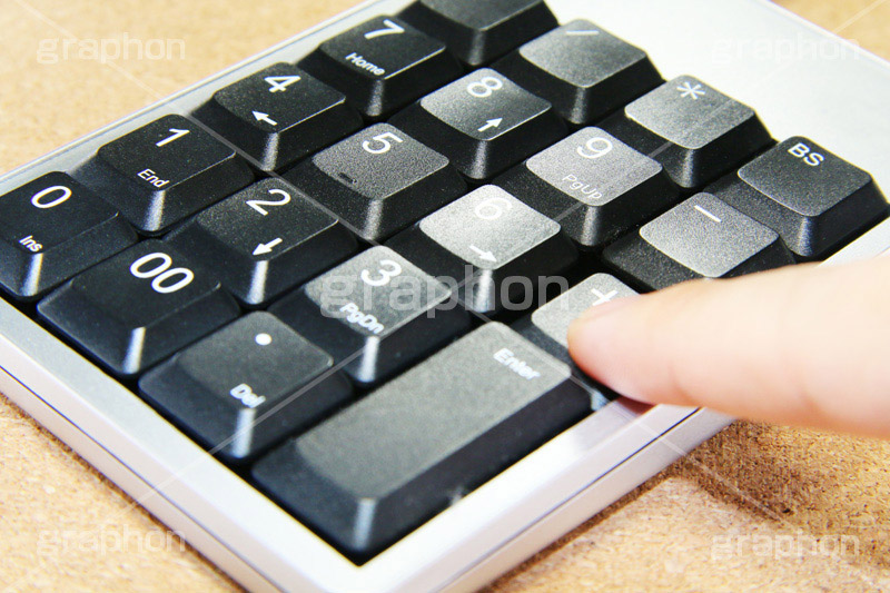 プラス,+,テンキー,操作,キーボード,tenkey,keyboard,押す,パソコン,personal computer,PC,computer,コンピューター,数字,電卓,計算,デジタル,ガジェット,digital,gadget