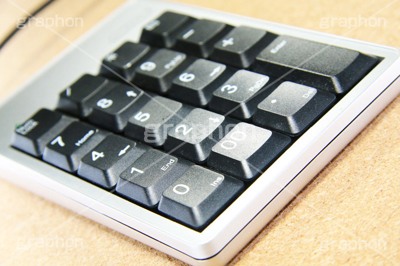 テンキー,キーボード,tenkey,keyboard,押す,パソコン,personal computer,PC,computer,コンピューター,数字,電卓,計算,デジタル,ガジェット,digital,gadget