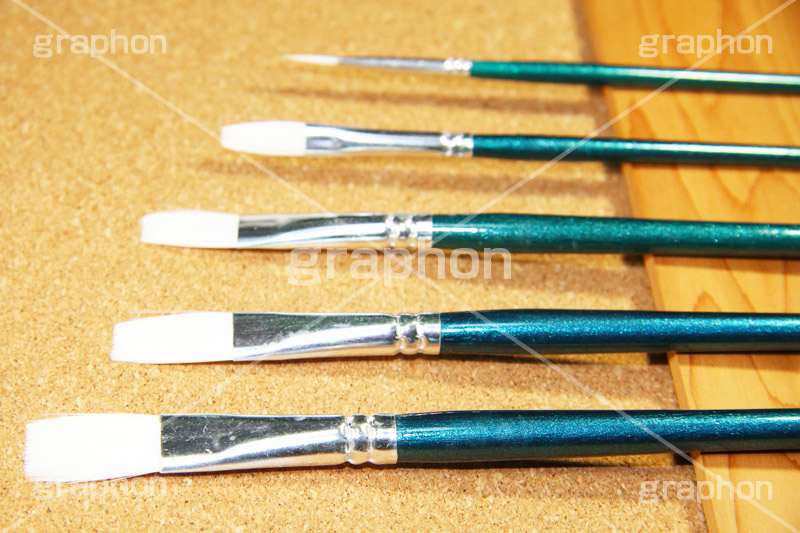太さ違いの筆,筆,ふで,太さ,アート,絵,セット,文具,文房具,水性,美術,芸術,アイテム,ステーショナリー,アーティスト,デザイン,お絵かき,イラスト,落書き,らくがき,塗る,毛,クリエイティブ,pen,art,工作,図工,DIY,道具