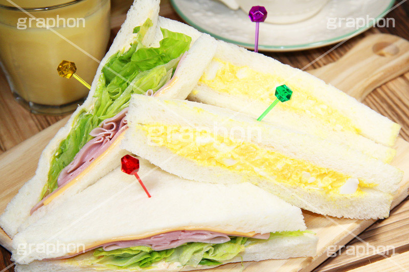 ミックスサンド,サンドイッチ,サンドウィッチ,モーニング,朝食,ハム,レタス,チーズ,玉子,たまご,卵,玉子サンド,串,くし,ミックスジュース,ジュース,ブレックファースト,パン,食パン,コーヒー,珈琲,シャキシャキ,mix,sandwich,set,morning,cheese,breakfast,juice,coffee