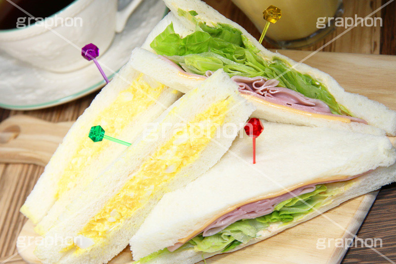 ミックスサンド,サンドイッチ,サンドウィッチ,モーニング,朝食,ハム,レタス,チーズ,玉子,たまご,卵,玉子サンド,串,くし,ミックスジュース,ジュース,ブレックファースト,パン,食パン,コーヒー,珈琲,シャキシャキ,mix,sandwich,set,morning,cheese,breakfast,juice,coffee