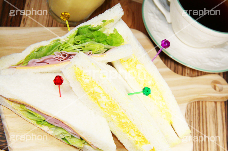 ミックスサンド,サンドイッチ,サンドウィッチ,モーニング,朝食,ハム,レタス,チーズ,玉子,たまご,卵,玉子サンド,串,くし,ミックスジュース,ジュース,ブレックファースト,パン,食パン,コーヒー,珈琲,シャキシャキ,mix,sandwich,set,morning,cheese,breakfast,juice,coffee