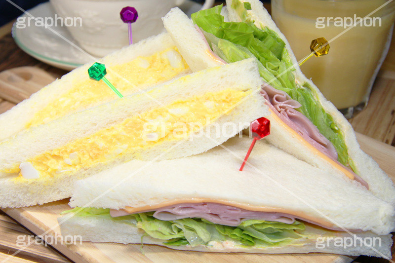 ミックスサンド,サンドイッチ,サンドウィッチ,モーニング,朝食,ハム,レタス,チーズ,玉子,たまご,卵,玉子サンド,串,くし,ミックスジュース,ジュース,ブレックファースト,パン,食パン,コーヒー,珈琲,シャキシャキ,mix,sandwich,set,morning,cheese,breakfast,juice,coffee