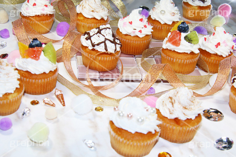 たくさんのカップケーキ,たくさん,沢山,カップケーキ,生クリーム,クリーム,カラフル,ケーキ,ミニ,sweet,スイート,食後,デザート,スイーツ,フルーツ,チョコレート,チョコ,菓子,甘い,焼き菓子,チョコ,お菓子,女子,女子力,ガーリー,カワイイ,かわいい,可愛い,ハート,cute,heart,dessert,cupcake,cup,cake,cream,fruit,chocolate,パーティー,会,アフタヌーン,afternoon,party,茶会,プリ画