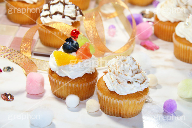 たくさんのカップケーキ,たくさん,沢山,カップケーキ,生クリーム,クリーム,カラフル,ケーキ,ミニ,sweet,スイート,食後,デザート,スイーツ,フルーツ,チョコレート,チョコ,菓子,甘い,焼き菓子,チョコ,お菓子,女子,女子力,ガーリー,カワイイ,かわいい,可愛い,ハート,cute,heart,dessert,cupcake,cup,cake,cream,fruit,chocolate,パーティー,会,アフタヌーン,afternoon,party,茶会,プリ画