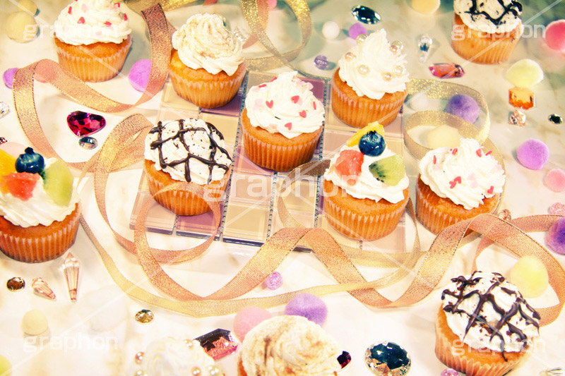 カップケーキ,ケーキ,かわいい,可愛い,カワイイ,トイカメラ撮影,トイカメラ,ヴィンテージ,ビンテージ,レトロ,お洒落,おしゃれ,オシャレ,味わい,トンネル効果,イベント,おもちゃ,cake,sweet,茶会,プリ画