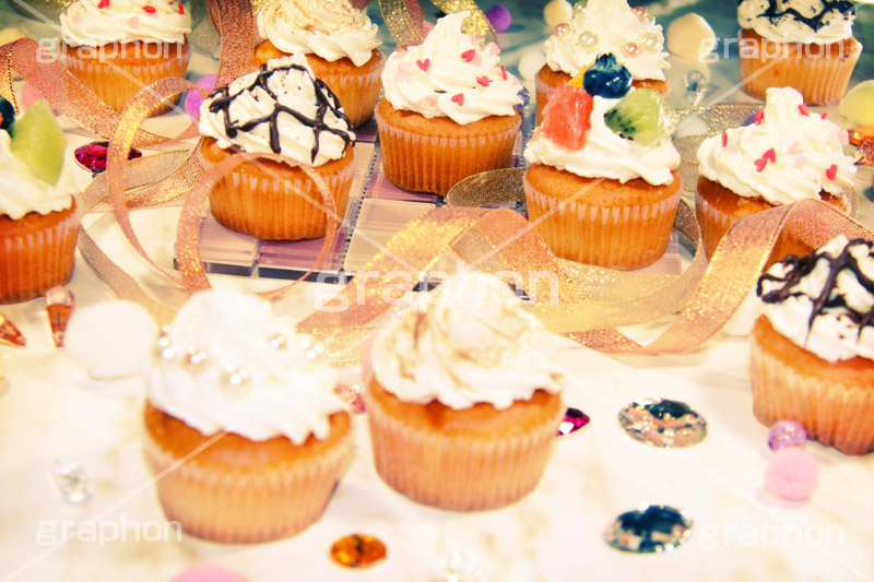 カップケーキ,ケーキ,かわいい,可愛い,カワイイ,トイカメラ撮影,トイカメラ,ヴィンテージ,ビンテージ,レトロ,お洒落,おしゃれ,オシャレ,味わい,トンネル効果,イベント,おもちゃ,cake,sweet,茶会,プリ画