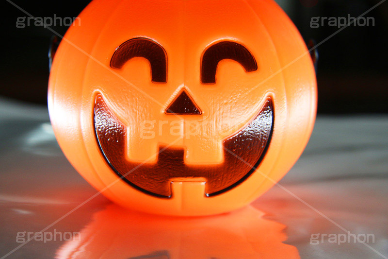 怪しく光るジャックオーランタン,怪しい,光る,闇,ジャックオーランタン,ハロウィン,はろうぃん,ハロウィーン,Halloween,lantern,かぼちゃ,カボチャ,南瓜,ランタン,イベント,秋,オーナメント,ornament,kids,パンプキン,pumpkin,行事