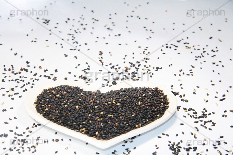 I LOVE GOMA,ごま,ゴマ,胡麻,LOVE,ラブ,らぶ,ハート,heart,sesame,セサミ,粒,炒る,食材,調味料,好き,健康,栄養,種子,油,たね,タネ,白ゴマ,黒ゴマ,黄ゴマ,キッチン,調理,料理,薬味,クッキング,cooking,kitchen,グルメ