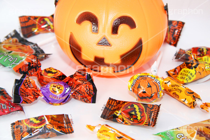 お菓子をくれないといたずらしちゃうぞ,ハロウィンのお菓子,あめ,飴,キャンディー,candy,ハロウィンパーティー,ハロウィン,ハロウィーン,はろうぃん,パーティー,Halloween,party,お菓子,菓子,こども,子供,キッズ,ジャックオーランタン,ランタン,かぼちゃ,カボチャ,南瓜,ランタン,スイーツ,秋,いたずら,悪戯,イタズラ,ornament,kids,グルメ,パンプキン,pumpkin,トリックオアトリート