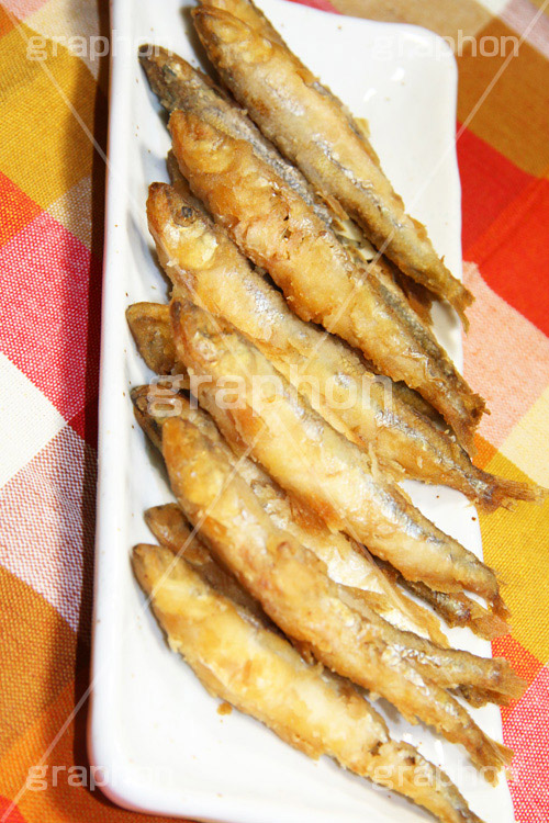 ワカサギの唐揚げ,ワカサギ,わかさぎ,公魚,ワカサギ釣り,魚,唐揚げ,からあげ,竜田揚げ,揚げ物,油,旬,硬骨魚,小魚,和食,日本食,つまみ,おつまみ,丸揚げ,おかず,惣菜,お惣菜,japan