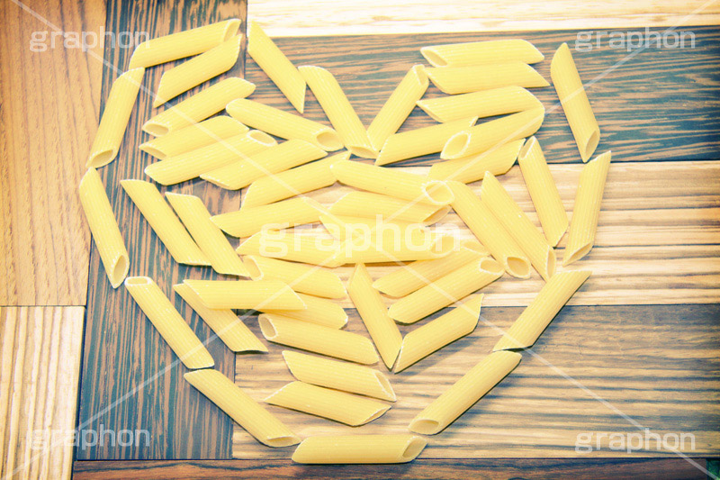 パスタでハート(ヴィンテージ),ハート,heart,トイカメラ撮影,トイカメラ,ヴィンテージ,ビンテージ,レトロ,お洒落,おしゃれ,オシャレ,味わい,トンネル効果,ホワイトデー,whiteday