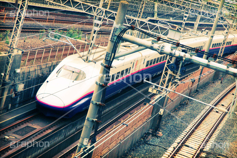 日暮里駅に集まる電車(ヴィンテージ),線路,電車,トイカメラ撮影,トイカメラ,ヴィンテージ,ビンテージ,レトロ,お洒落,おしゃれ,オシャレ,味わい,トンネル効果