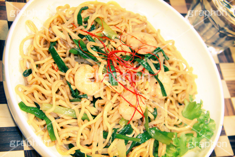 塩焼きそば(ヴィンテージ),麺,トイカメラ撮影,トイカメラ,ヴィンテージ,ビンテージ,レトロ,お洒落,おしゃれ,オシャレ,味わい,トンネル効果