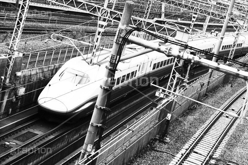 日暮里駅に集まる電車(モノクロ),モノクロ,白黒,しろくろ,モノクローム,単色画,単彩画,単色