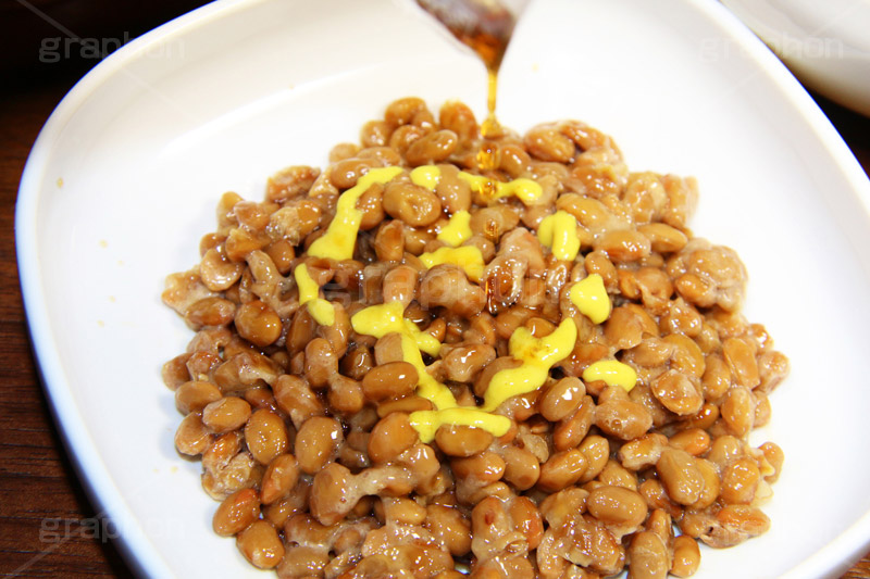 納豆にたれ,たれ,かける,納豆,ご飯,朝食,和食,日本食,日本料理,からし,japan,soy,beans,natto