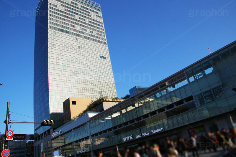 新宿南口,新宿駅,駅,南口,駅ビル,新宿,新宿区,shinjuku,青空