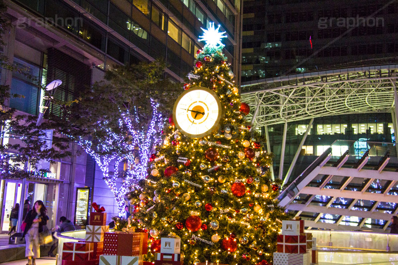 ミッドタウンのクリスマスツリー,クリスマスツリー,ミッドタウン,midtown,roppongi,六本木,港区,夜の街,施設,イルミネーション,イルミ,illumination,clock,電飾,電球,発光ダイオード,LED,tree,冬,キラキラ,綺麗,きれい,キレイ,煌,輝,デート,スポット,都内,クリスマス,飾り,イベント,時計,行事