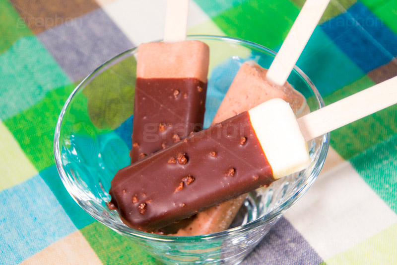 チョコレートアイス,チョコレート,チョコ,お菓子,菓子,スイーツ,おやつ,chocolate,dessert,japan,nuts,甘い,冷菓子,凍,食後,棒,ナッツ