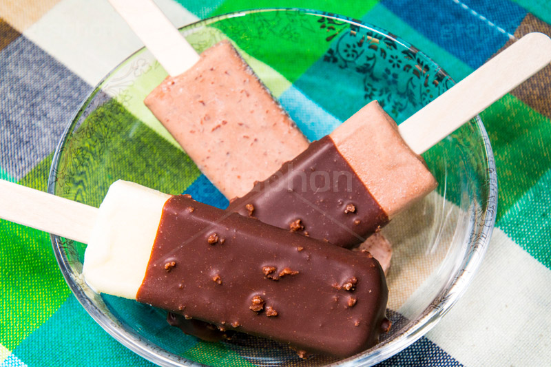 チョコレートアイス,チョコレート,チョコ,お菓子,菓子,スイーツ,おやつ,chocolate,dessert,japan,nuts,甘い,冷菓子,凍,食後,棒,ナッツ
