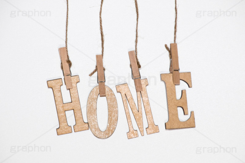 HOME,木,木目,文字,台詞,キーワード,ワード,ウッド,wood,word,keyword,記事,情報,タイトル,イメージ,title,image,お洒落,おしゃれ,オシャレ,メッセージ,message,ホーム,家,洗濯バサミ,洗濯ばさみ,クリップ,吊るす,麻ひも