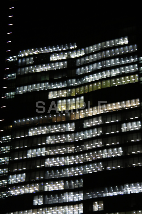 丸の内ビル群,ビル,ビル群,ビジネス街,オフィスビル,丸の内,Tokyo Station City,夜,ライトアップ,残業,building,office