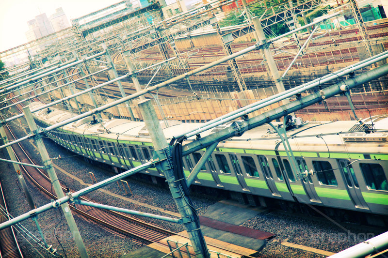 山手線(ヴィンテージ),トイカメラ撮影,トイカメラ,ヴィンテージ,ビンテージ,レトロ,お洒落,おしゃれ,オシャレ,味わい,トンネル効果,鉄道