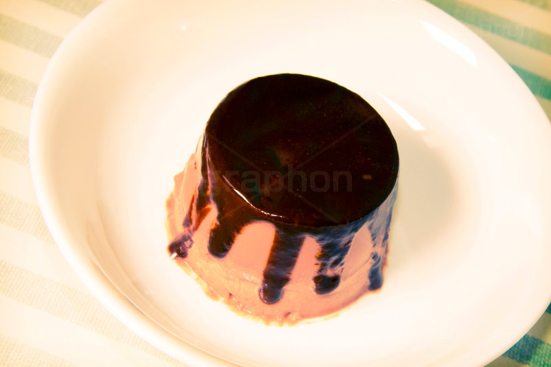 チョコレートプリン(ヴィンテージ),トイカメラ撮影,トイカメラ,ヴィンテージ,ビンテージ,レトロ,お洒落,おしゃれ,オシャレ,味わい,トンネル効果,おやつ