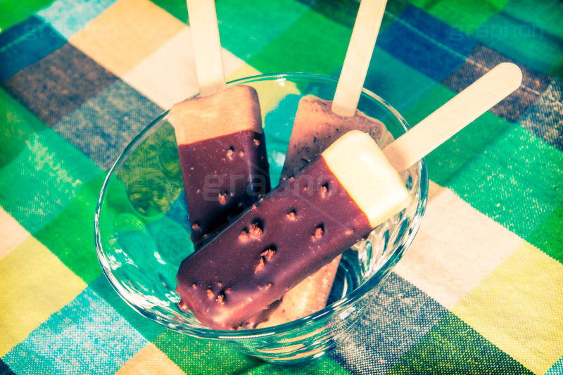 チョコレートバー(ヴィンテージ),トイカメラ撮影,トイカメラ,ヴィンテージ,ビンテージ,レトロ,お洒落,おしゃれ,オシャレ,味わい,トンネル効果,おやつ