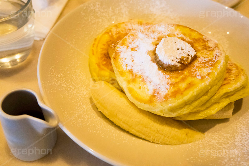 リコッタチーズ・パンケーキ,ホットケーキ,パンケーキ,スイーツ,菓子,甘,焼き,料理,粉,フライパン,リコッタチーズ,デザート,おやつ,グルメ,お菓子,カフェ,バナナ,シロップ,バター,sweet,cafe,banana,syrup,butter,cheese