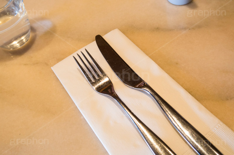 ナイフとフォーク,ナイフ,フォーク,テーブルセット,食器,銀食器,クッキング,cooking,kitchen,キッチン,レストラン,restaurant,cafe,喫茶店,カフェ,日用品,器具,道具,器具,道具