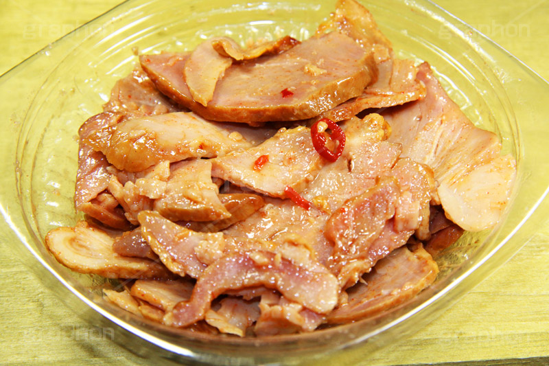 おつまみチャーシュー,つまみ,おつまみ,焼き豚,ポーク,チャーシュー,ピリ辛,甘辛,唐辛子,鷹の爪,肉,惣菜,お惣菜,おかず