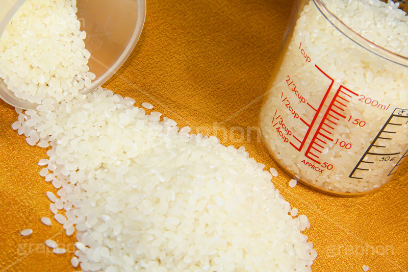 米の計量,米,コメ,こめ,ライス,rice,日本,日本食,和食,和,主食,炭水化物,計量,量,白米,cooking,kitchen,キッチン,クッキング,調理,料理,グルメ,白飯,ご飯,japan