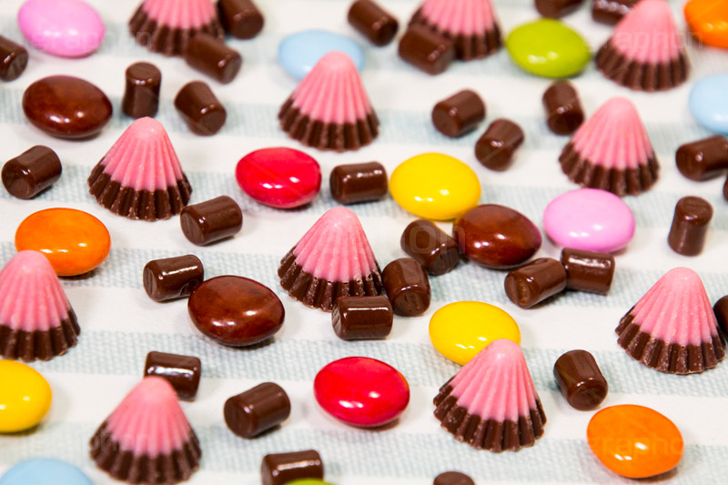 カラフルなチョコレート,カラフル,マーブル,いちごのチョコレート,いちご,イチゴ,苺,チョコ,チョコレート,甘,POP,ポップ,フルーツ味,ショコラ,バレンタイン,valentine,strawberry,chocolate,colorful,ホワイトデー